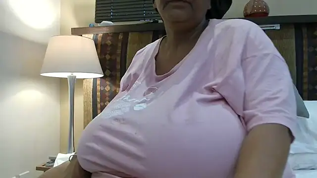 Snapshot of SEXYBOOBSNASS chatting on September 13, 5:04 am SEXYBOOBSNASS online show from September 13, 5:04 am