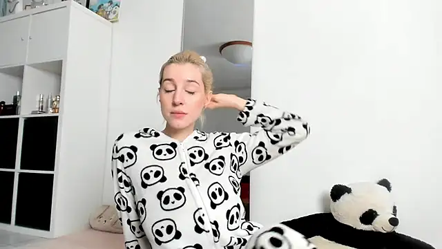 KenzieDawton online show from November 13, 4:44 am