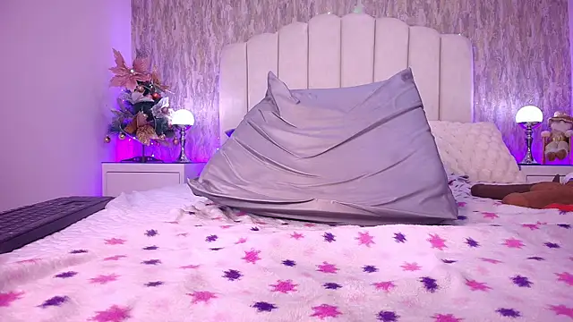 raven lilith  online show from December 18, 4:06 am