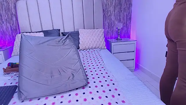 raven lilith  online show from March 26, 3:08 am