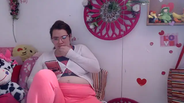 Snapshot of karlythoth@xh chatting on September 8, 5:12 pm karlythothxh online show from September 8, 5:12 pm