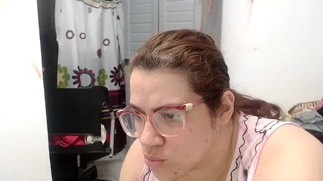 Snapshot of karlythoth@xh chatting on October 9, 7:29 pm karlythothxh online show from October 9, 7:29 pm