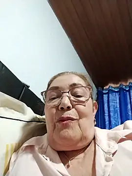 Vicky Rosse online show from December 17, 9:30 pm