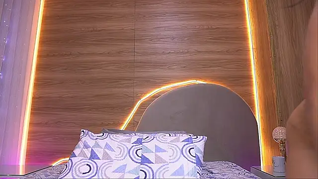 alexaa walker online show from March 27, 11:55 am