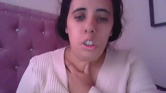 Snapshot of annarose19 chatting on October 14, 6:10 pm annarose19 online show from October 14, 6:10 pm