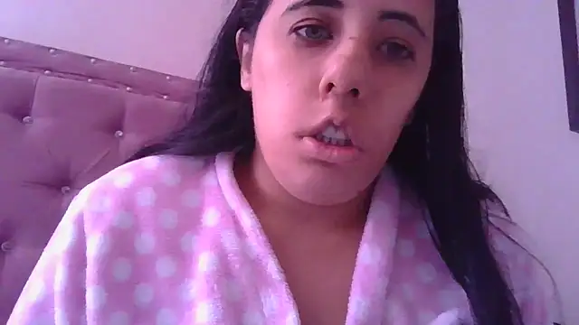 Snapshot of annarose19 chatting on October 2, 5:40 pm annarose19 online show from October 2, 5:40 pm