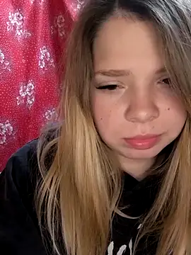 Zuli Kiska online show from November 9, 8:49 pm