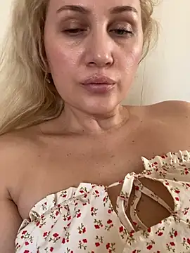 YourBlondee online show from April 9, 6:41 am