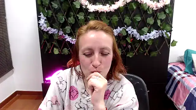 kittykalor09 online show from February 3, 4:21 am