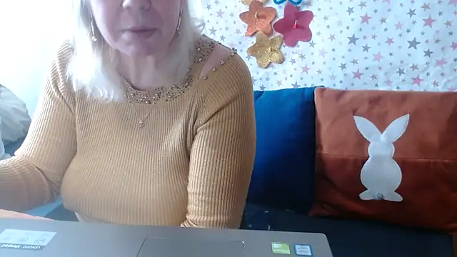 QueenLana online show from April 8, 10:17 am