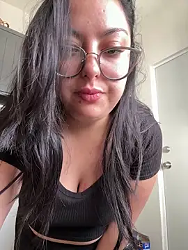 MileyGia online show from February 3, 6:12 pm