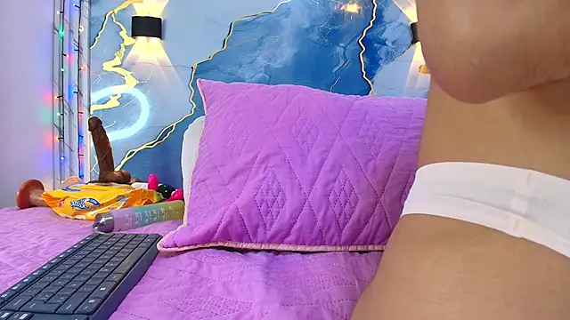 lorrayne  online show from January 9, 12:09 pm