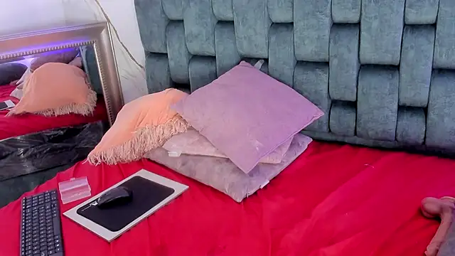 IsiisLovei online show from November 20, 4:30 pm