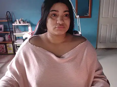 Hilarybunnyy online show from June 13, 6:38 pm