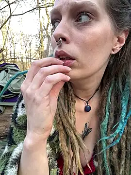 MenaDreadfull online show from March 3, 3:18 pm