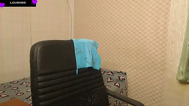 Janiffer MiMi online show from April 15, 4:40 pm