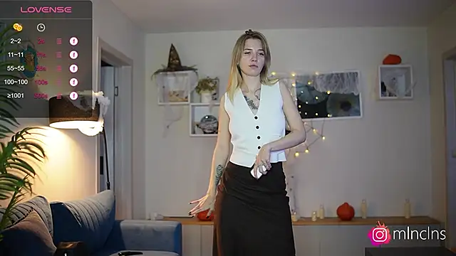 melanielwithu online show from October 31, 5:17 pm