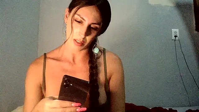 AlexiaDuucan online show from November 21, 5:15 pm