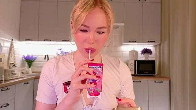 Veronika Mitchel online show from November 19, 1:55 pm