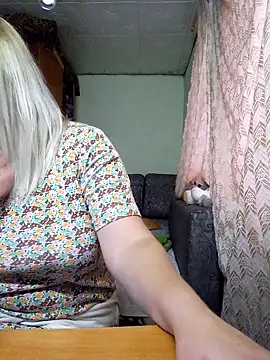 Snapshot of BustyBlond chatting on October 13, 2:42 pm BustyBlond online show from October 13, 2:42 pm