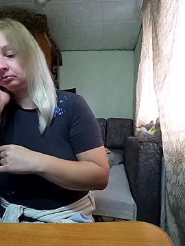 Snapshot of BustyBlond chatting on October 10, 1:05 pm BustyBlond online show from October 10, 1:05 pm