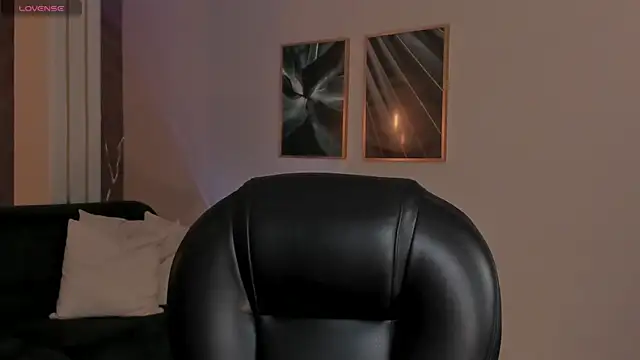 ErikaBenz  online show from October 3, 12:32 pm