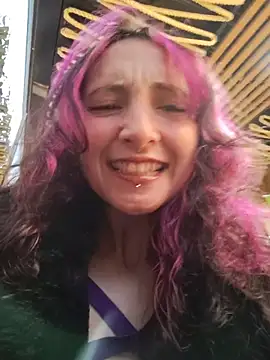  Laary online show from March 7, 11:01 pm