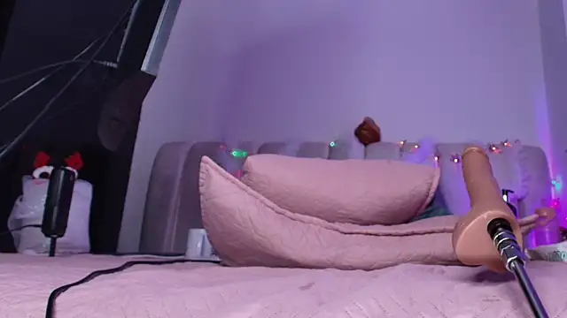 britanyy  online show from December 20, 3:43 am