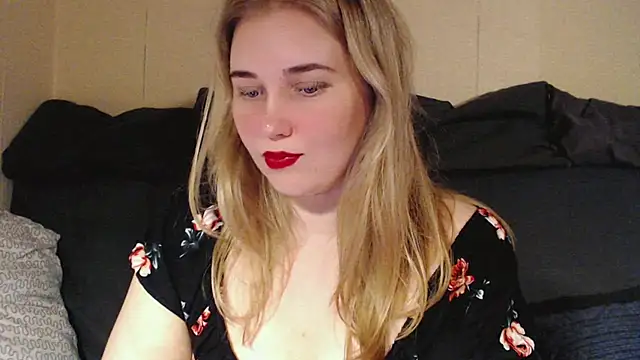 mmmPinUpGirl online show from September 23, 8:18 pm