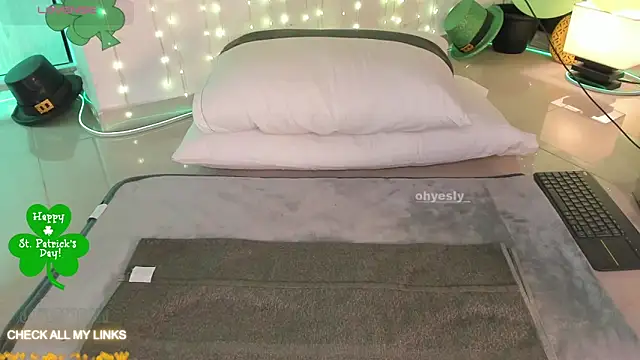 ohyesly  online show from March 27, 10:16 am