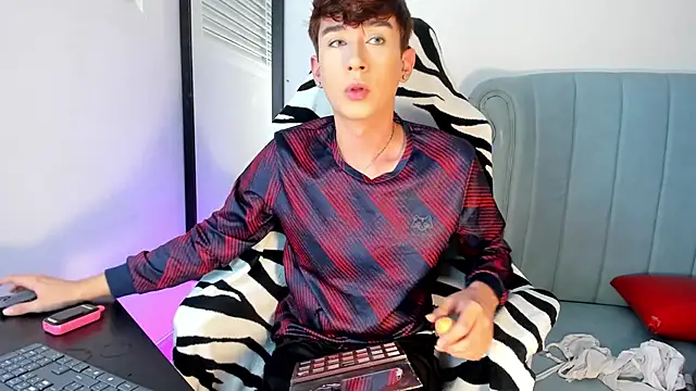 Chris boy  online show from February 4, 10:07 am