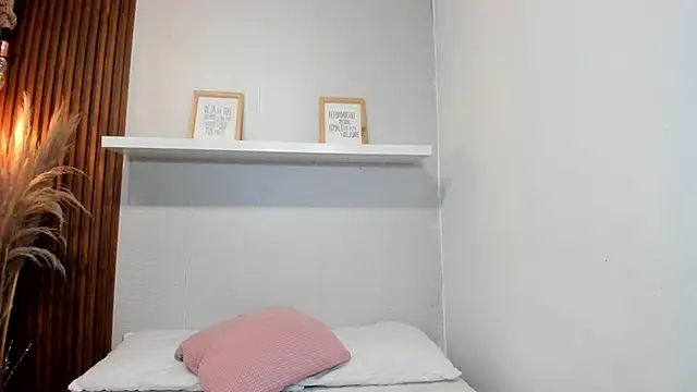 LANA-JONNES online show from January 11, 4:17 am