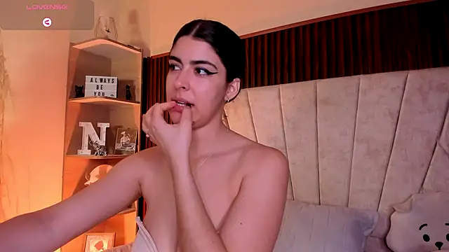  Niah  online show from November 12, 8:18 pm