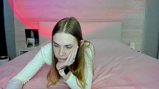 molly hunt  online show from April 14, 4:01 am