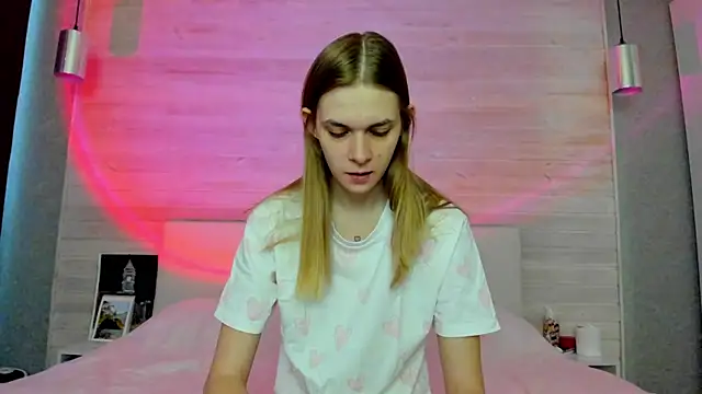 molly hunt  online show from April 8, 3:52 am