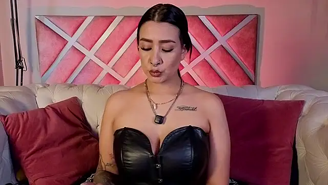  kelly hous36 online show from May 29, 1:20 pm