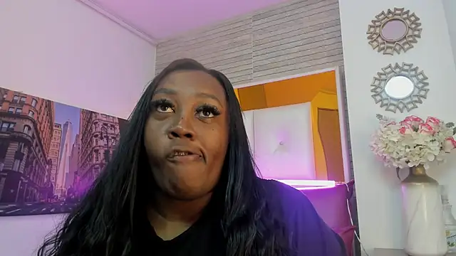 ShaniaBrownn online show from November 26, 7:37 pm