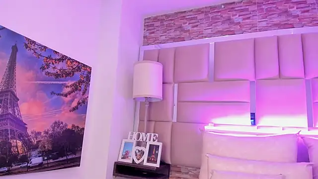 ShaniaBrownn online show from January 10, 8:02 pm