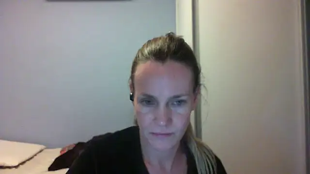 Snapshot of Annylove1 chatting on October 20, 12:57 am Annylove1 online show from October 20, 12:57 am
