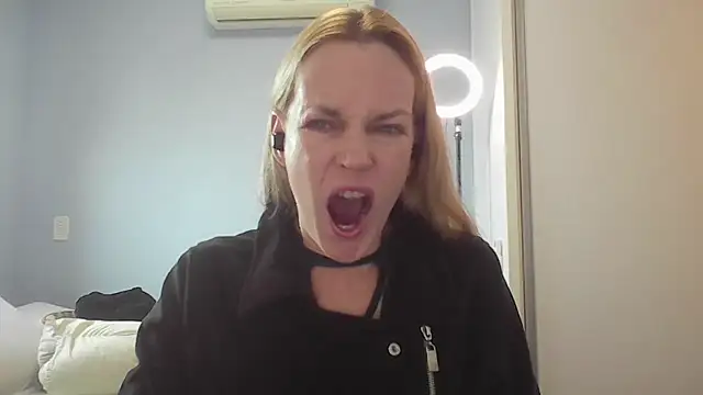 Annylove1 online show from May 28, 10:46 am