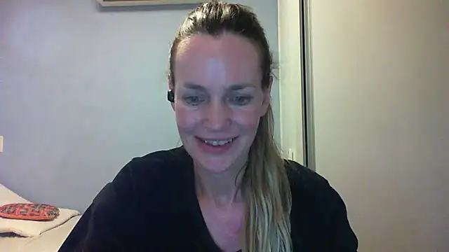Snapshot of Annylove1 chatting on October 5, 1:10 am Annylove1 online show from October 5, 1:10 am