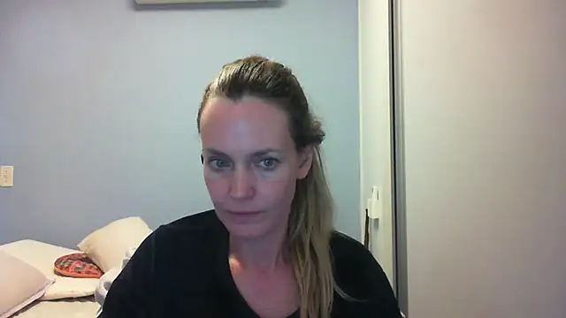 Snapshot of Annylove1 chatting on October 12, 12:57 am Annylove1 online show from October 12, 12:57 am
