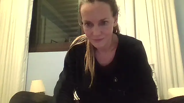 Snapshot of Annylove1 chatting on October 1, 12:26 am Annylove1 online show from October 1, 12:26 am