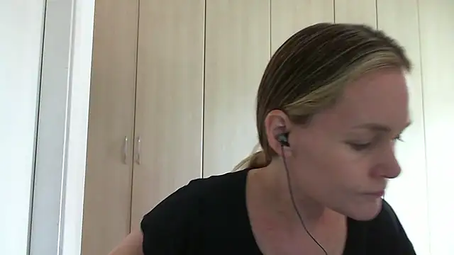 Snapshot of Annylove1 chatting on December 2, 10:49 am Annylove1 online show from December 2, 10:49 am
