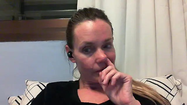 Snapshot of Annylove1 chatting on October 2, 12:37 am Annylove1 online show from October 2, 12:37 am