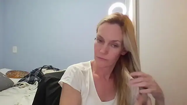 Annylove1 online show from April 2, 5:10 pm