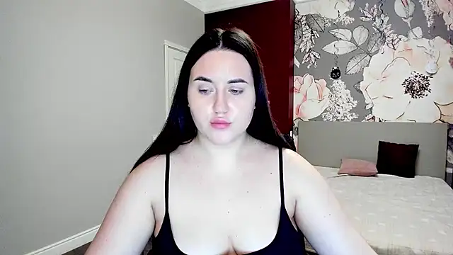 Roxie Bradley online show from February 16, 6:57 am