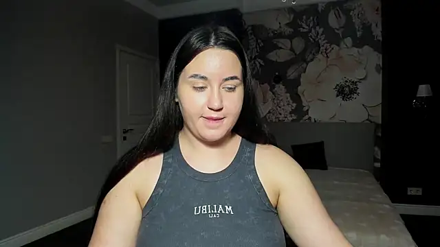 Roxie Bradley online show from December 20, 6:50 am