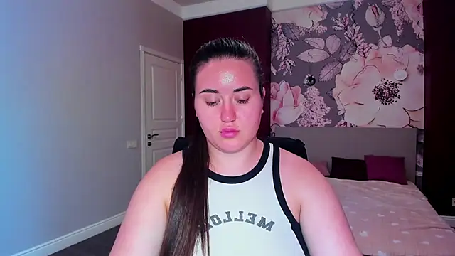 Snapshot of Roxie_Bradley chatting on September 19, 9:41 am Roxie Bradley online show from September 19, 9:41 am