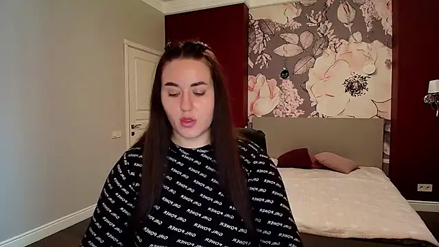Snapshot of Roxie_Bradley chatting on October 6, 5:46 am Roxie Bradley online show from October 6, 5:46 am